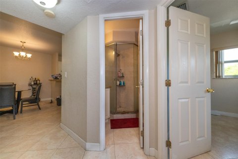 Condo in Lauderdale Lakes, Florida, 2 bedrooms  № 1226005 - photo 16