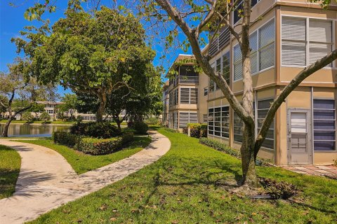 Condo in Lauderdale Lakes, Florida, 2 bedrooms  № 1226005 - photo 5