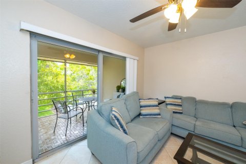 Condo in Lauderdale Lakes, Florida, 2 bedrooms  № 1226005 - photo 25