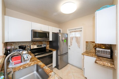 Condo in Lauderdale Lakes, Florida, 2 bedrooms  № 1226005 - photo 27