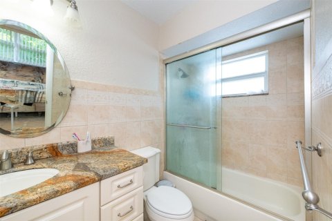 Condo in Lauderdale Lakes, Florida, 2 bedrooms  № 1226005 - photo 18