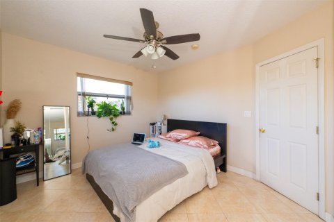 Condo in Lauderdale Lakes, Florida, 2 bedrooms  № 1226005 - photo 22