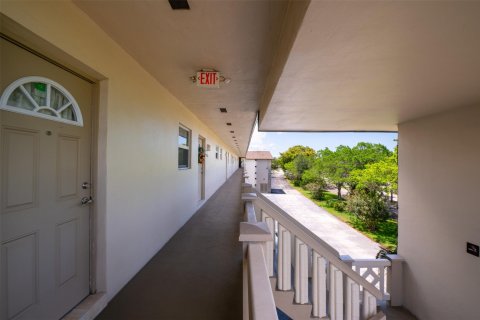 Condo in Lauderdale Lakes, Florida, 2 bedrooms  № 1226005 - photo 12