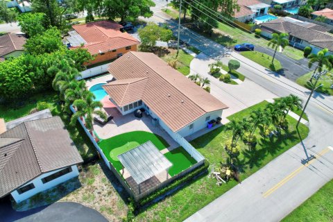 Villa ou maison à vendre à Deerfield Beach, Floride: 3 chambres, 172.05 m2 № 1227052 - photo 2