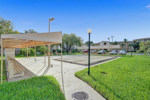 Condo in Miami, Florida, 1 bedroom  № 1328259 - photo 19