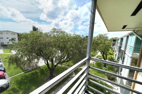 Condo in Miami, Florida, 1 bedroom  № 1328259 - photo 8