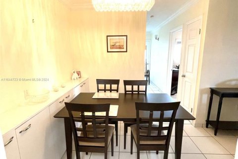 Condo in Miami, Florida, 1 bedroom  № 1328259 - photo 2