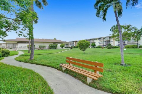 Condo in Miami, Florida, 1 bedroom  № 1328259 - photo 20