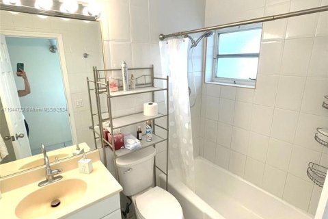 Condo in Miami, Florida, 1 bedroom  № 1328259 - photo 6