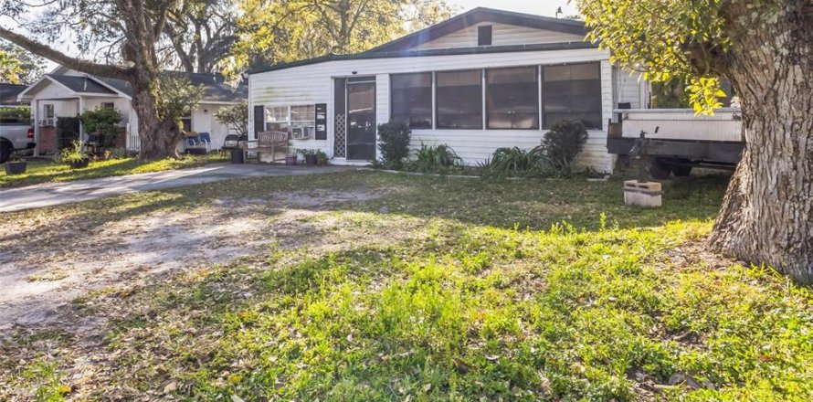 House in Zephyrhills, Florida 2 bedrooms, 71.35 sq.m. № 1301885