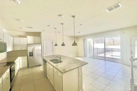 Touwnhouse à vendre à Davenport, Floride: 5 chambres, 212.1 m2 № 1301886 - photo 4