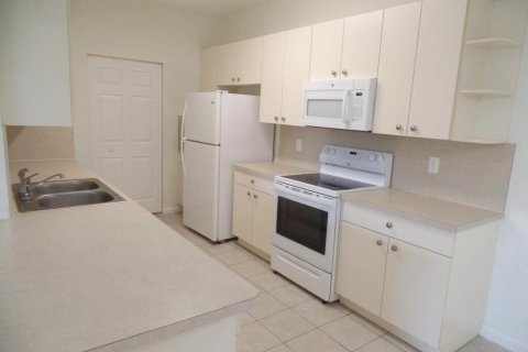 Condo in Palm Springs, Florida, 2 bedrooms  № 1022098 - photo 11