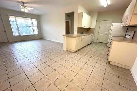 Condo in Palm Springs, Florida, 2 bedrooms  № 1022098 - photo 14