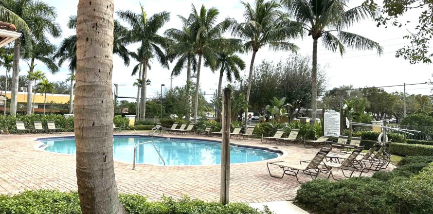 Condo in Palm Springs, Florida, 2 bedrooms  № 1022098