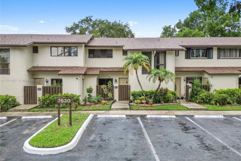 Touwnhouse à vendre à Tamarac, Floride: 2 chambres, 112.97 m2 № 1236381 - photo 2