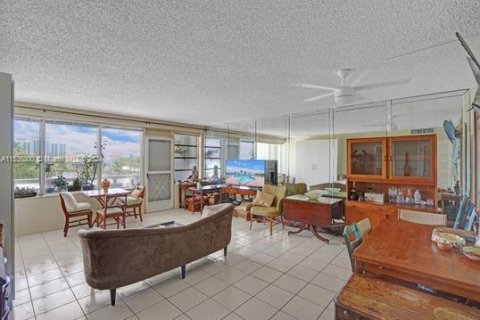 Condo in Hollywood, Florida, 1 bedroom  № 1019421 - photo 6