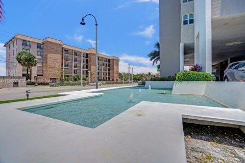 Condo in Hollywood, Florida, 1 bedroom  № 1019421 - photo 21