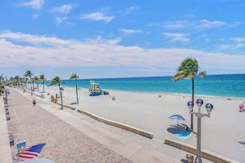 Condominio en venta en Hollywood, Florida, 1 dormitorio, 75.44 m2 № 1019421 - foto 13