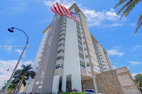 Condominio en venta en Hollywood, Florida, 1 dormitorio, 75.44 m2 № 1019421 - foto 12