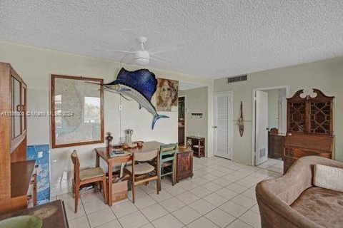 Copropriété à vendre à Hollywood, Floride: 1 chambre, 75.44 m2 № 1019421 - photo 1