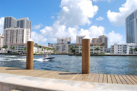 Copropriété à vendre à Hallandale Beach, Floride: 2 chambres, 116.13 m2 № 1306351 - photo 20