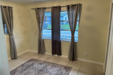 Casa en venta en Tamarac, Florida, 2 dormitorios, 80.27 m2 № 1049159 - foto 13
