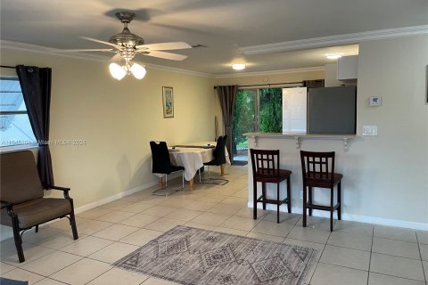 Casa en venta en Tamarac, Florida, 2 dormitorios, 80.27 m2 № 1049159 - foto 8