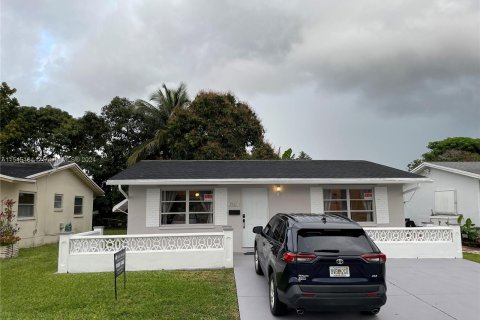 Casa en venta en Tamarac, Florida, 2 dormitorios, 80.27 m2 № 1049159 - foto 2