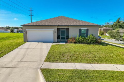 Villa ou maison à vendre à Groveland, Floride: 3 chambres, 146.41 m2 № 1341859 - photo 1