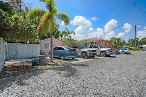 House in Gulfport, Florida 3 bedrooms, 133.97 sq.m. № 1341865 - photo 27