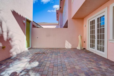 Townhouse in Jupiter, Florida 3 bedrooms, 196.58 sq.m. № 1043202 - photo 10