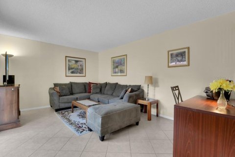 Condo in Fort Myers, Florida, 2 bedrooms  № 1063149 - photo 23