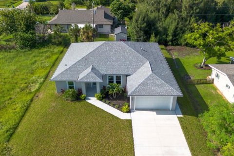 Villa ou maison à vendre à North Port, Floride: 3 chambres, 188.31 m2 № 1338194 - photo 2