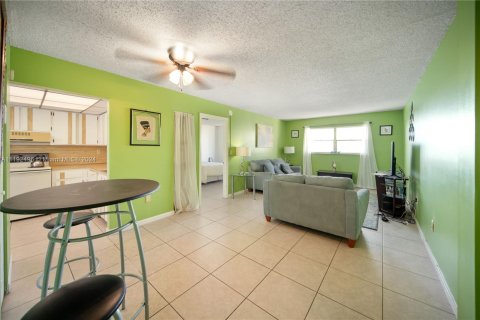 Купить кондоминиум в Майами-Бич, Флорида 1 спальня, 71.07м2, № 1071716 - фото 11