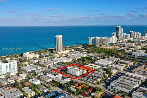 Condo in Miami Beach, Florida, 1 bedroom  № 1071716 - photo 3