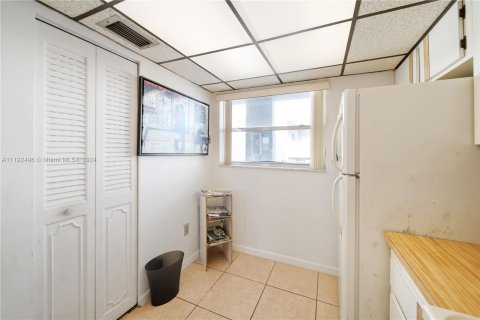 Condo in Miami Beach, Florida, 1 bedroom  № 1071716 - photo 16