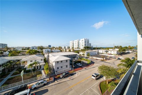 Condo in Miami Beach, Florida, 1 bedroom  № 1071716 - photo 5