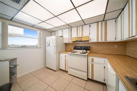 Condo in Miami Beach, Florida, 1 bedroom  № 1071716 - photo 14