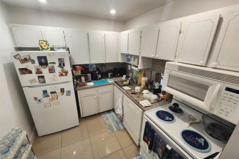 Condo in North Lauderdale, Florida, 1 bedroom  № 1057047 - photo 12