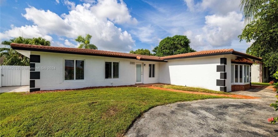 House in Miami, Florida 4 bedrooms, 153.57 sq.m. № 1328837