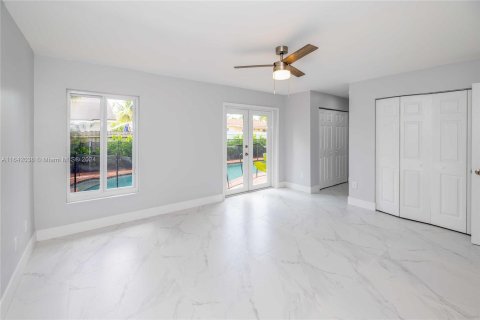 House in Miami, Florida 4 bedrooms, 153.57 sq.m. № 1328837 - photo 19