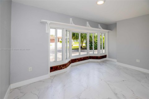 Villa ou maison à vendre à Miami, Floride: 4 chambres, 153.57 m2 № 1328837 - photo 12