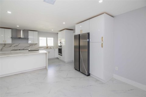 Casa en venta en Miami, Florida, 4 dormitorios, 153.57 m2 № 1328837 - foto 11