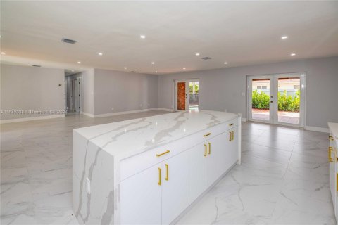 Casa en venta en Miami, Florida, 4 dormitorios, 153.57 m2 № 1328837 - foto 9