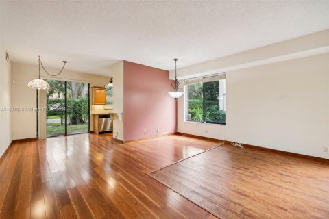 Condo in Plantation, Florida, 3 bedrooms  № 1329600 - photo 2