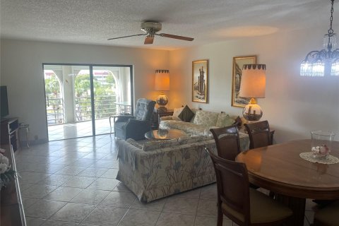 Condo in Lauderdale Lakes, Florida, 2 bedrooms  № 1038308 - photo 17