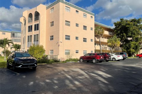 Condo in Lauderdale Lakes, Florida, 2 bedrooms  № 1038308 - photo 20