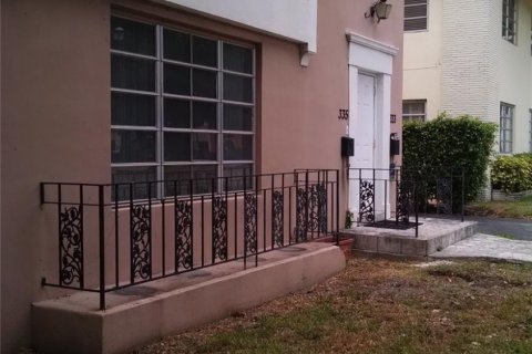 Купить коммерческую недвижимость в Корал-Гейблс, Флорида № 1068229 - фото 1