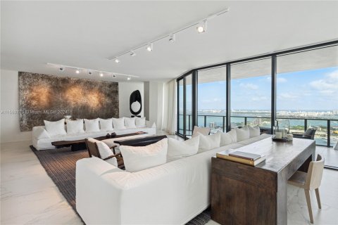 Condo in Miami, Florida, 4 bedrooms  № 1073071 - photo 5