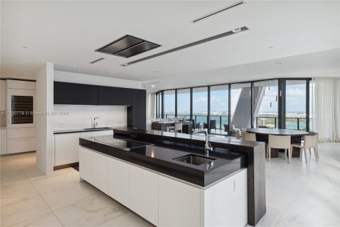 Condominio en venta en Miami, Florida, 4 dormitorios, 449.93 m2 № 1073071 - foto 8